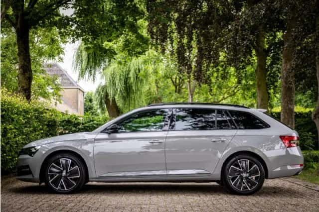 Škoda Superb (2023) thumbnail 3