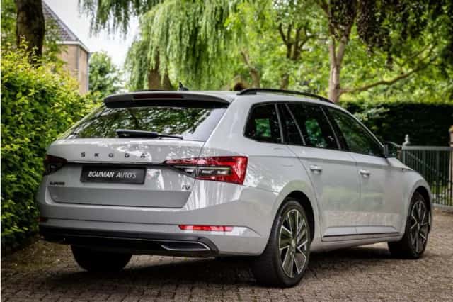 Škoda Superb (2023) thumbnail 4
