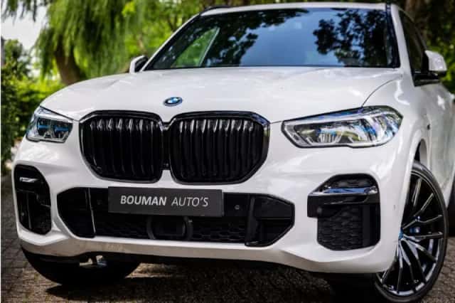 BMW X5 (2022) thumbnail 2