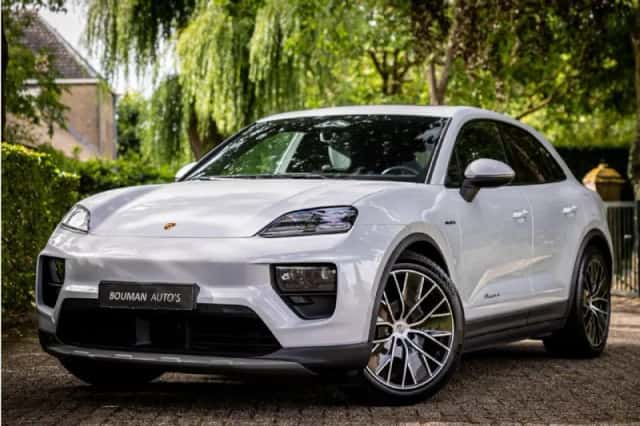 Porsche Macan (2024) thumbnail 1
