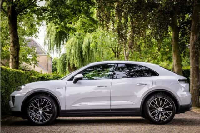 Porsche Macan (2024) thumbnail 3