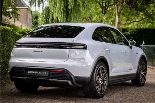 Porsche Macan (2024) thumbnail 4