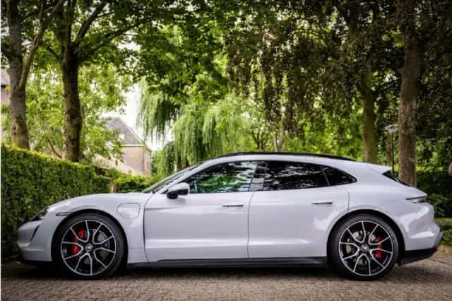 Porsche Taycan Sport Turismo (2022) thumbnail 3