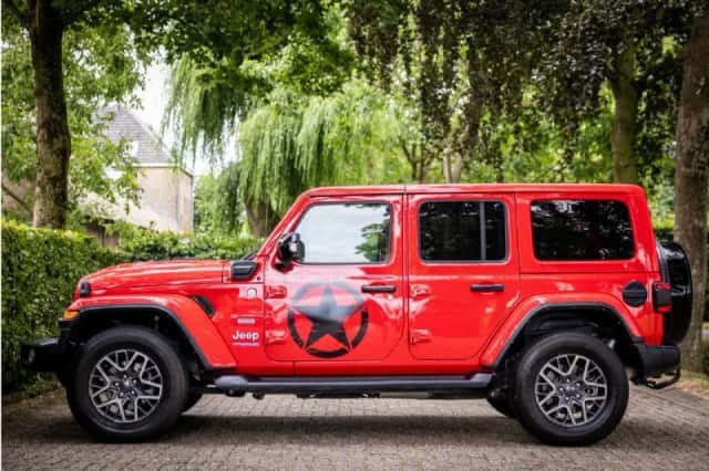 Jeep Wrangler (2021) thumbnail 3