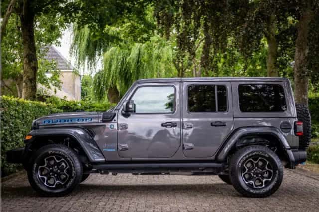 Jeep Wrangler (2021) thumbnail 3