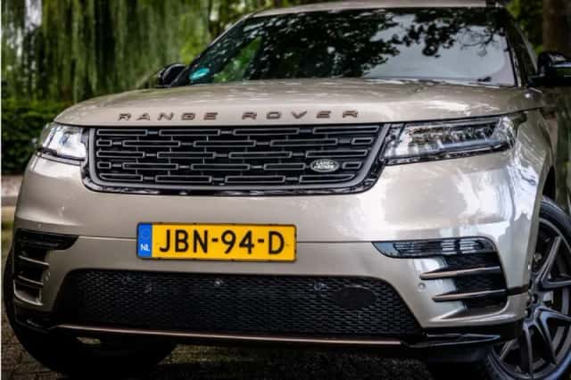 Land Rover Range Rover Velar (2025) thumbnail 2
