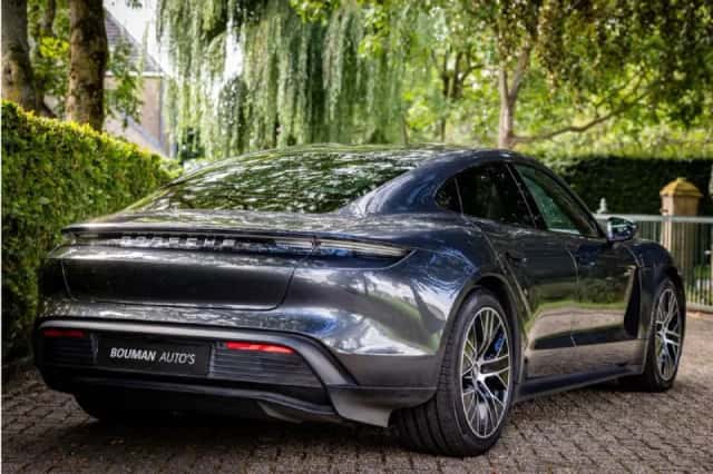 Porsche Taycan (2021) thumbnail 4