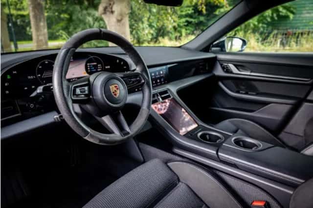 Porsche Taycan (2021) thumbnail 5
