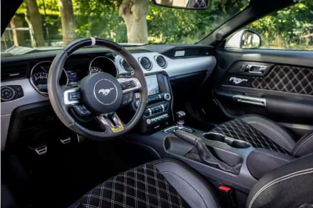 Ford Mustang (2017) thumbnail 4