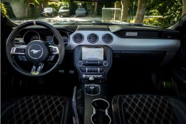 Ford Mustang (2017) thumbnail 6