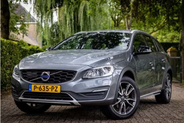 Volvo V60 Cross Country (2016) thumbnail 1