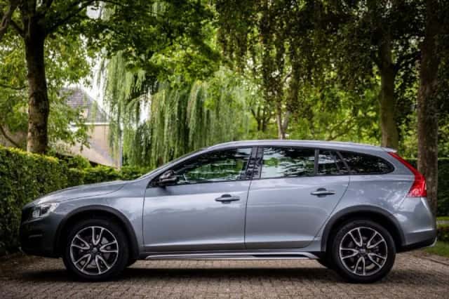 Volvo V60 Cross Country (2016) thumbnail 3