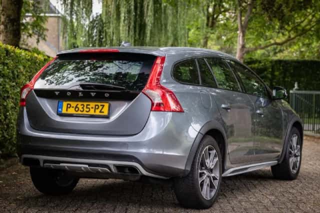 Volvo V60 Cross Country (2016) thumbnail 4