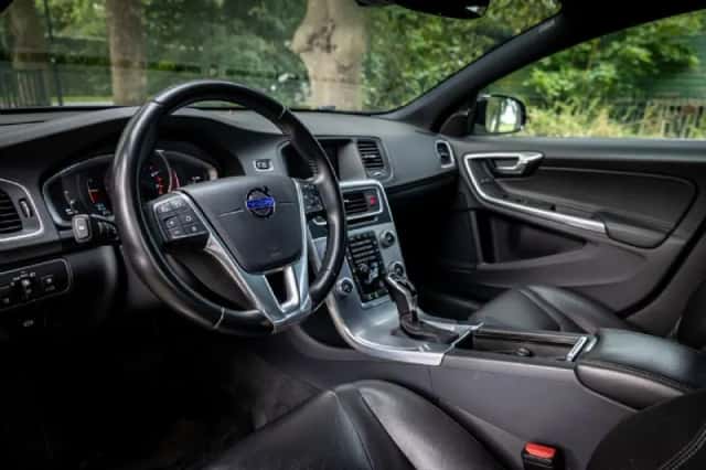Volvo V60 Cross Country (2016) thumbnail 5