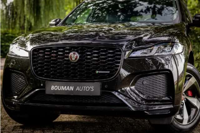 Jaguar F-Pace (2023) thumbnail 2