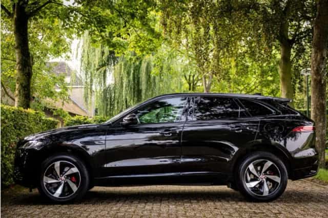 Jaguar F-Pace (2023) thumbnail 3