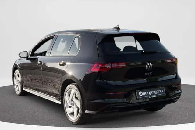 Volkswagen Golf (2022) thumbnail 2