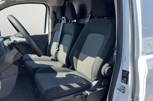 Volkswagen Transporter (2025) thumbnail 4