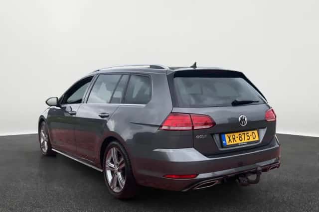Volkswagen Golf (2019) thumbnail 2