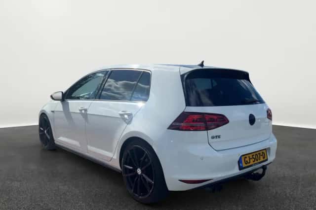 Volkswagen Golf (2015) thumbnail 2