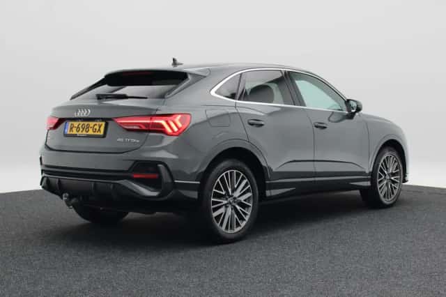 Audi Q3 (2022) thumbnail 2