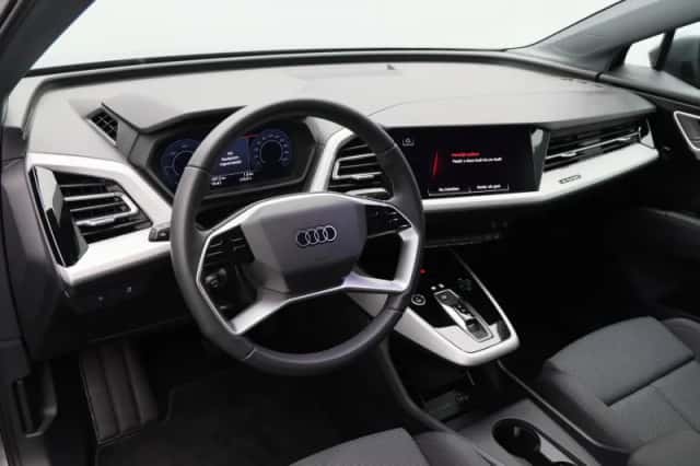 Audi Q4 e-tron (2025) thumbnail 3