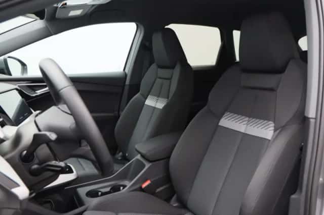 Audi Q4 e-tron (2025) thumbnail 5