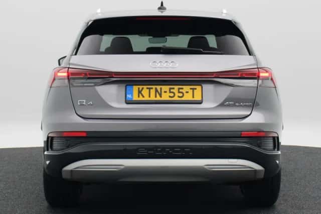 Audi Q4 e-tron (2025) thumbnail 6