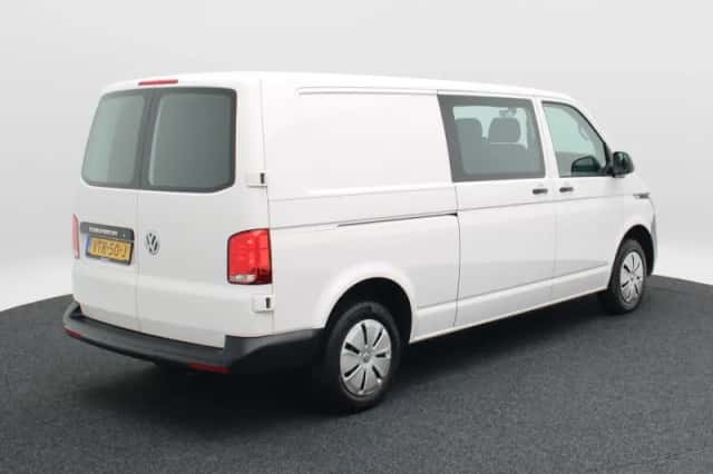 Volkswagen Transporter (2023) thumbnail 2