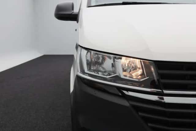 Volkswagen Transporter (2023) thumbnail 3