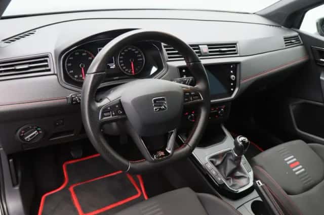 SEAT Arona (2018) thumbnail 3