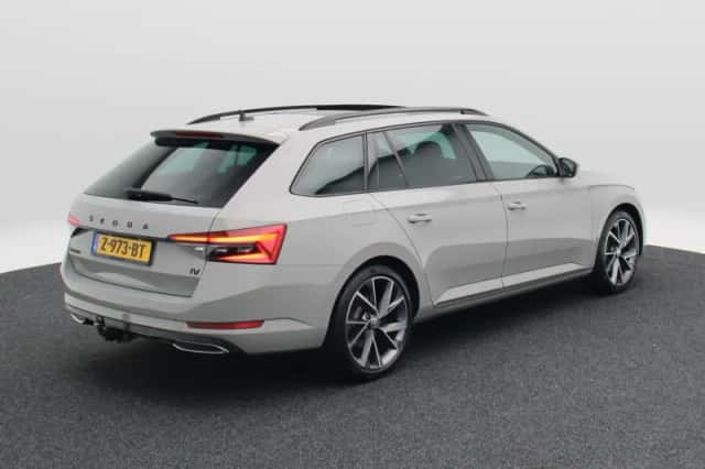 Škoda Superb (2020) thumbnail 3