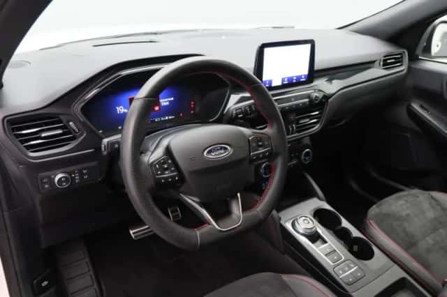 Ford Kuga (2022) thumbnail 4