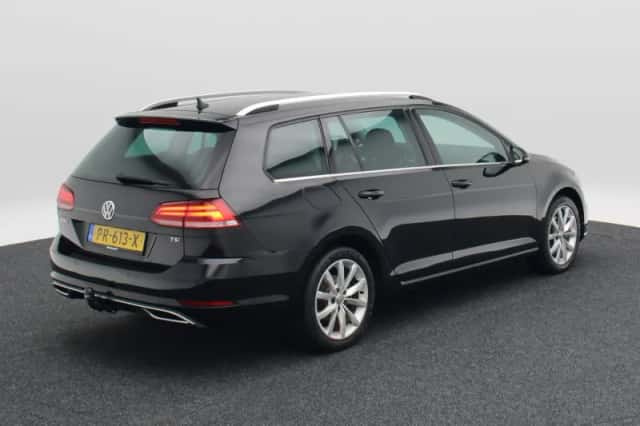 Volkswagen Golf (2017) thumbnail 2