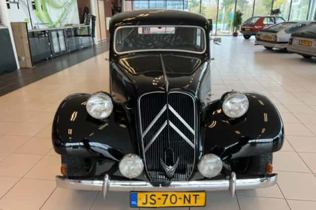 Citroën Traction Avant (1951) thumbnail 2