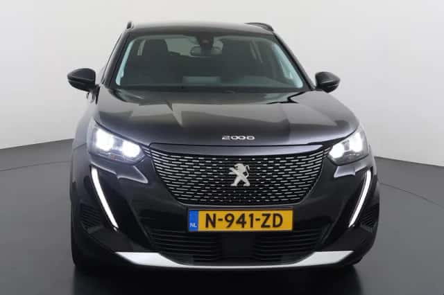 Peugeot 2008 (2021) thumbnail 2