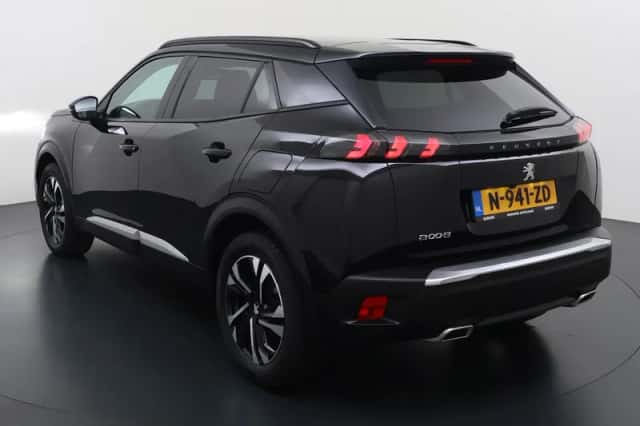 Peugeot 2008 (2021) thumbnail 4