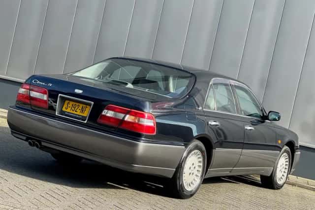 Nissan CIMA V8 (1997) thumbnail 3