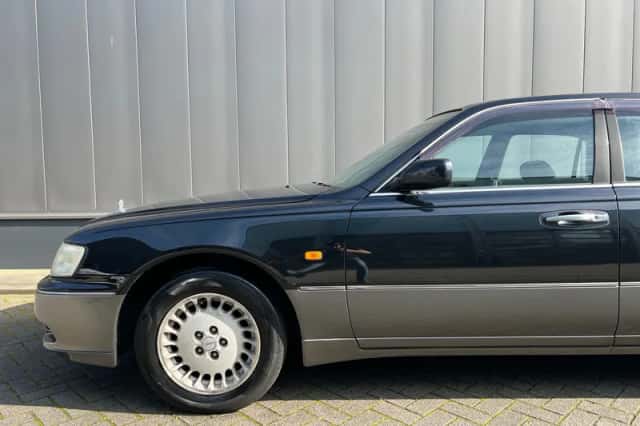 Nissan CIMA V8 (1997) thumbnail 5