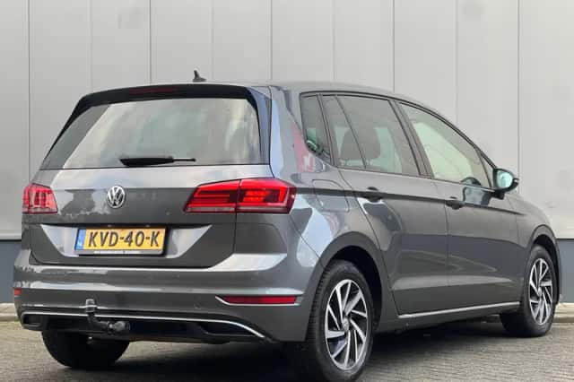 Volkswagen Golf Sportsvan (2018) thumbnail 3