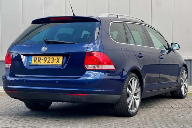 Volkswagen Golf (2010) thumbnail 2