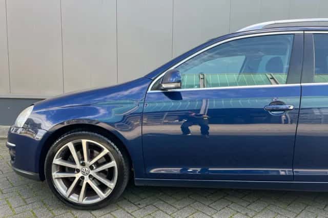 Volkswagen Golf (2010) thumbnail 5
