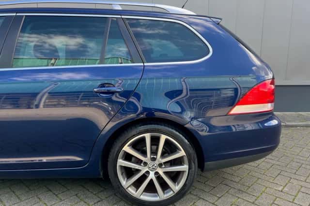 Volkswagen Golf (2010) thumbnail 6