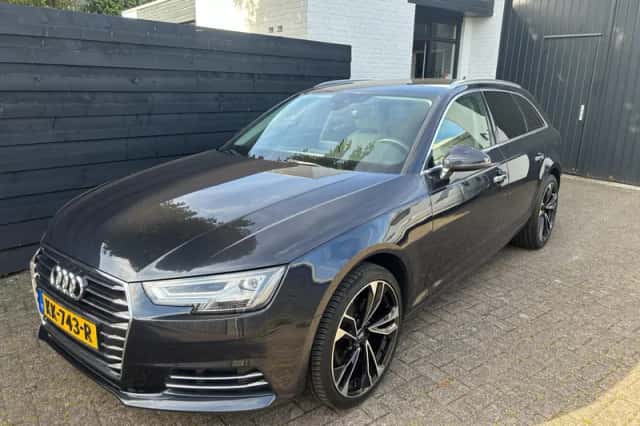 Audi A4 (2016) thumbnail 1