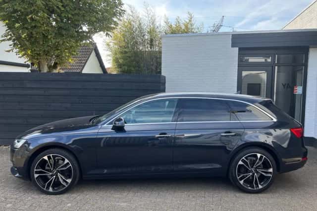 Audi A4 (2016) thumbnail 2