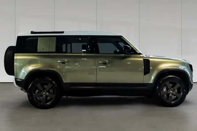 Land Rover Defender (2021) thumbnail 6