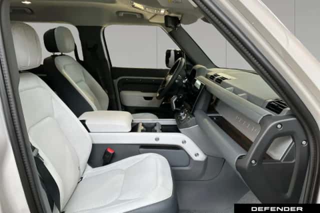 Land Rover Defender (2026) thumbnail 3