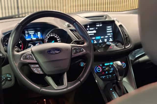 Ford Kuga (2018) thumbnail 2