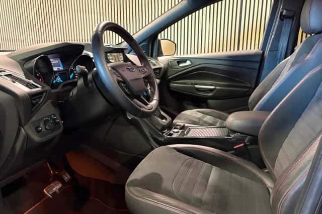Ford Kuga (2018) thumbnail 3
