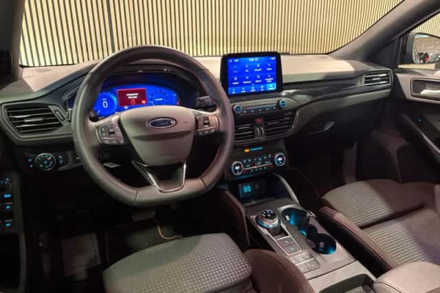 Ford Focus (2021) thumbnail 3